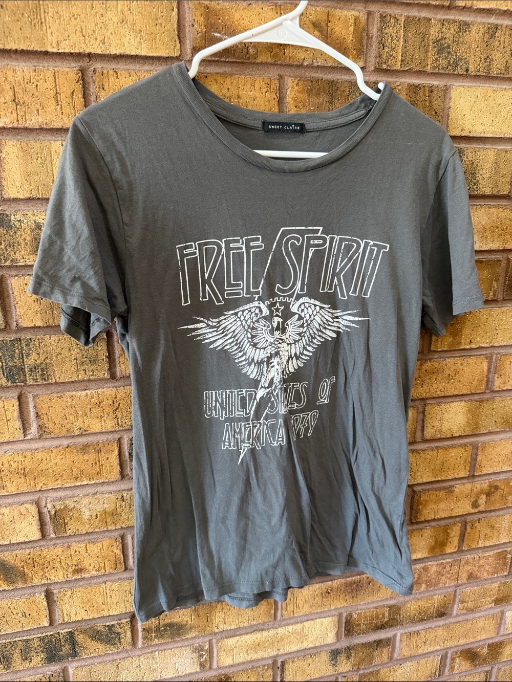 Sweet Claire Gray Free Spirit Graphic Tee